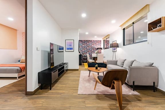 Modern La Condesa Apartment with Gym & Parking - Image 1