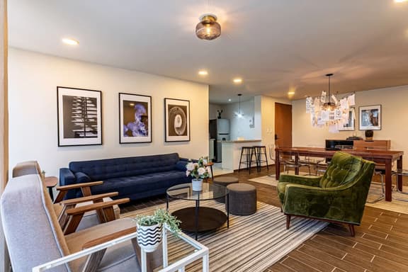 Relaxing Private Balcony, Workspace and Parking - Image 1