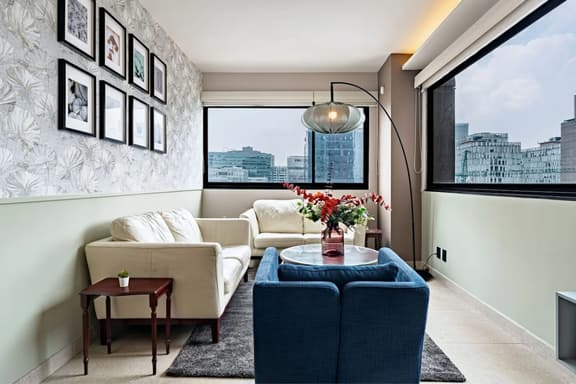 Sleek High-Rise with Pool, Gym, Jacuzzi & BBQ Area - Image 1