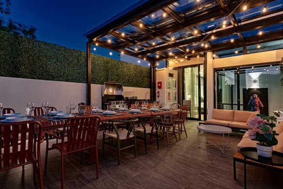 Stylish Roma Sur Home with Rooftop Lounge & BBQ - Image 1