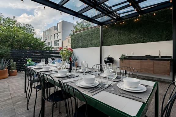 Trendy Roma, Private Rooftop, BBQ, AC & Gym - Image 1